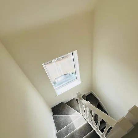 Leicester City 4 Bed Home Номер фото