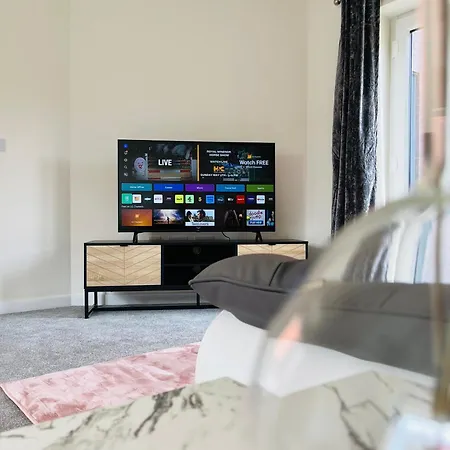Leicester City 4 Bed Home Номер фото